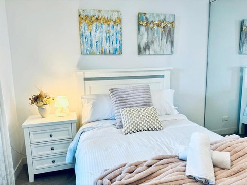 Chic 1BR Apt Urban Retreat Pool Parking Gym - Accommodation Bookings 3