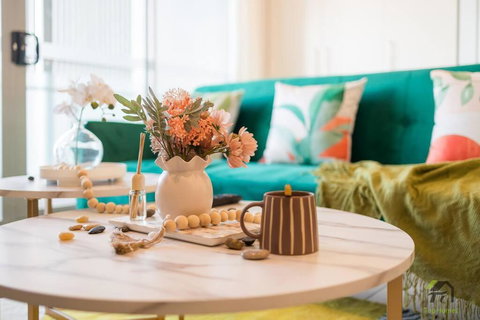CITY VIEW-Vivid Condo In Mascot - Accommodation Bookings 3