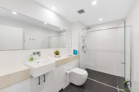 CITY VIEW-Vivid Condo In Mascot - Accommodation Bookings 4