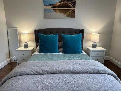 Daisy Cottage On Duke 2BR - Accommodation Bookings 1