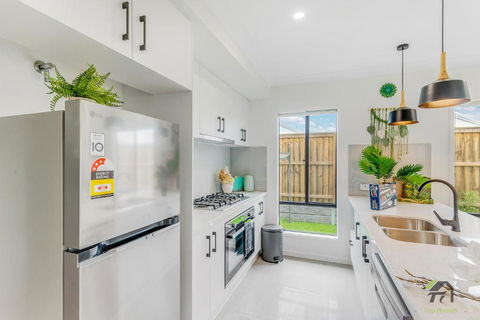 Cozy&Luminous 4-bedroom House - Accommodation Bookings 1