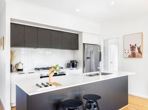 Cute 4BR Family Home In Calamvale - Accommodation Bookings 4