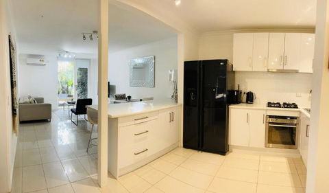 D101 Charming Apartment- Free Parking - Accommodation Bookings 4