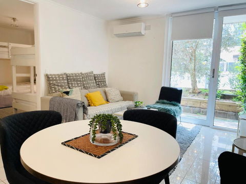 D101 Charming Apartment- Free Parking - Accommodation Bookings 0