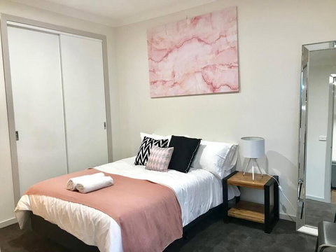 D112 Braybrook Central Stay-Great Getaway - Accommodation Bookings 0