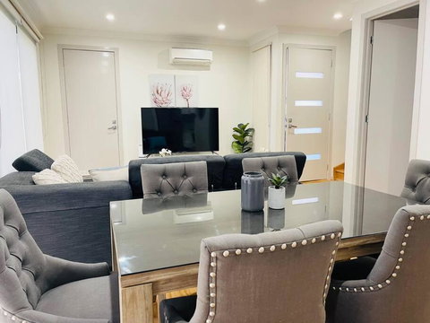 D112 Braybrook Central Stay-Great Getaway - Accommodation Bookings 3
