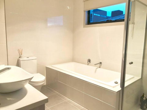 D112 Braybrook Central Stay-Great Getaway - Accommodation Bookings 4