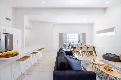 Daze On Dowling 25b Dowling Street WiFi, Air Conditioning 700 Metres To The Water - Accommodation Bookings 2