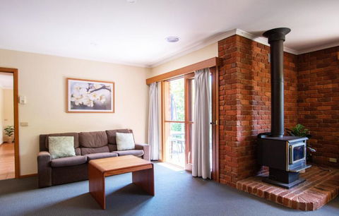 Delany Lodge - 5 Bedrooms - Accommodation Bookings 4