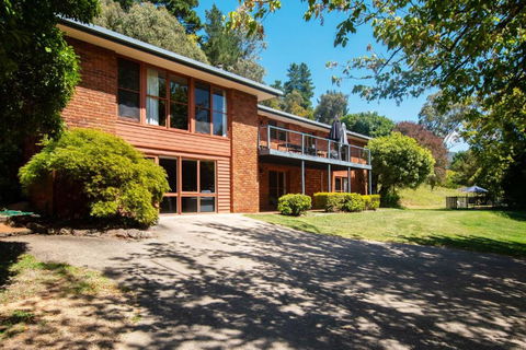 Delany Lodge - 5 Bedrooms - Accommodation Bookings 0