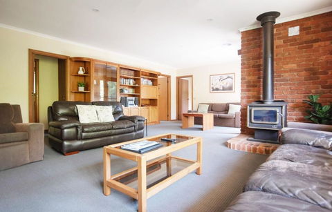 Delany Lodge - 5 Bedrooms - Accommodation Bookings 2