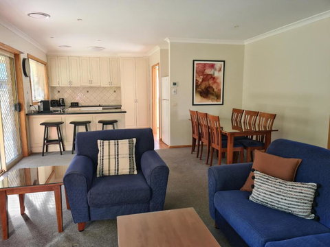 DELANY VILLAS BRIGHT - Spa Luxury On Delany Avenue - Accommodation Bookings 0