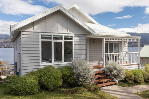 Derwent River Cottage - Tranquil Waterfront Living - Accommodation Bookings 0
