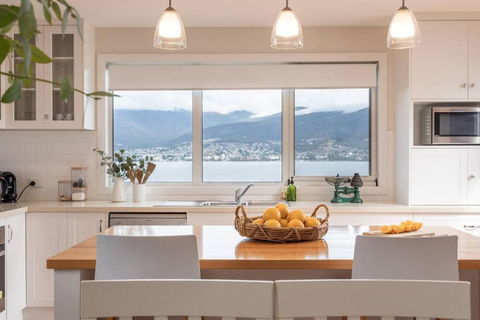 Derwent River Cottage - Tranquil Waterfront Living - Accommodation Bookings 4