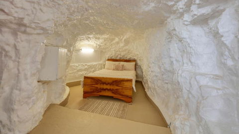 Desert Hideaway - Underground Living - White Cliffs - Accommodation Bookings 2
