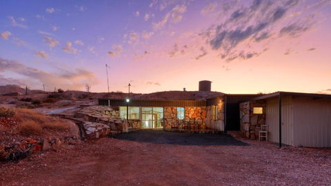 Desert Hideaway - Underground Living - White Cliffs - Accommodation Bookings 1