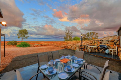 Desert Hideaway - Underground Living - White Cliffs - Accommodation Bookings 0