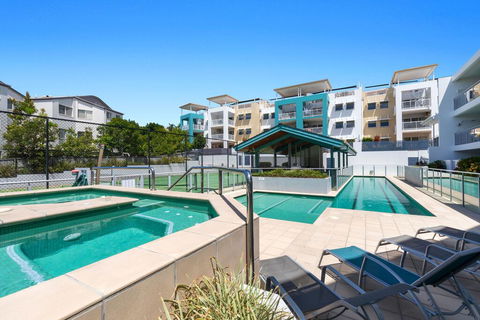 2BR Coolum Beach , Rooftop Terrace, Spa, Tennis, Pool - Accommodation Bookings 3