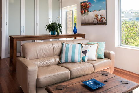 2BR Coolum Beachfront , 180 Views , Wine, Netflix - Accommodation Bookings 3