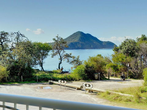 3 'Albacore', 12 Ondine Close - Waterfront, Pool, Lift & Views - Accommodation Bookings 0