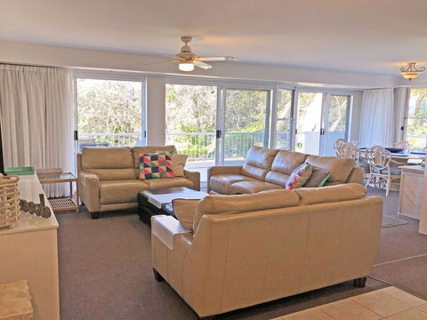 3 'Albacore', 12 Ondine Close - Waterfront, Pool, Lift & Views - Accommodation Bookings 1