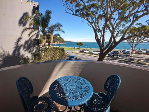 3 'COLUMBIA', 12 COLUMBIA CLOSE - LARGE UNIT WITH FANTASTIC WATER VIEWS - Accommodation Bookings 0
