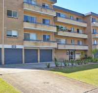 3 'Silvana Court' 26 Ajax Avenue - neat unit with air conditioning - Accommodation Bookings