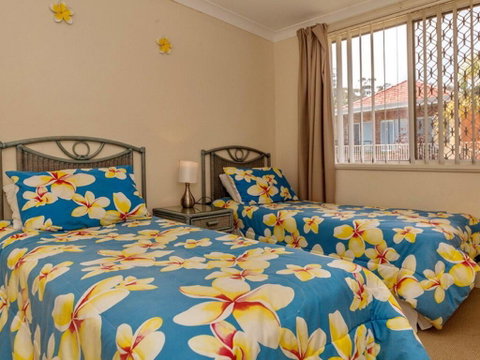 3 'Sunset' 11 Victoria Parade - Stunning Unit Right Across From The Water - Accommodation Bookings 2