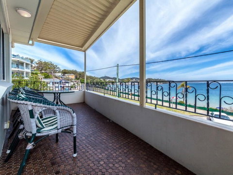 3 'Sunset' 11 Victoria Parade - Stunning Unit Right Across From The Water - Accommodation Bookings 3