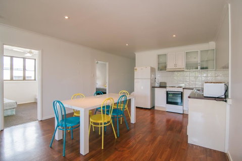 3 Bedroom Apartment / Spence St - Accommodation Bookings 1