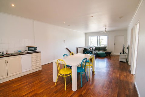 3 Bedroom Apartment / Spence St - Accommodation Bookings 3