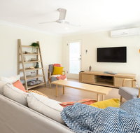 3 Bedroom Apartment Minutes from Main Beach - Accommodation Bookings