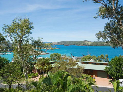 3 Bedroom Heliconia Grove On Hamilton Island - Accommodation Bookings 0