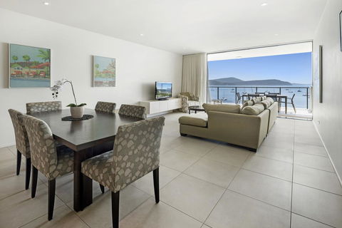 3 Bedroom Ultimate Luxury Waterfront - Accommodation Bookings 3