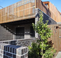 3-Bed House With Rooftop and Parking Near Yarra Park