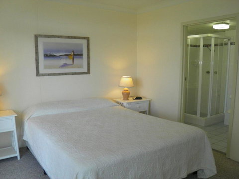 30 'The Commodore' 9-11 Donald Street - Fabulous 3 Bedroom 2 Bathroom 2 Carspaces - Accommodation Bookings 1