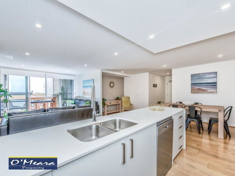 303 'The Shoal', 4-8 Bullecourt Street - Air Conditioning, WIFI, Netflix, Views, Linen & Lift - Accommodation Bookings 1