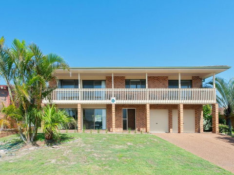 31 Kerrigan St - Large Home With Water Views & Boat Parking - Accommodation Bookings 1