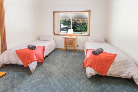 32 Zachary Drive Farm Stay Iconic Water Views - Accommodation Bookings 3