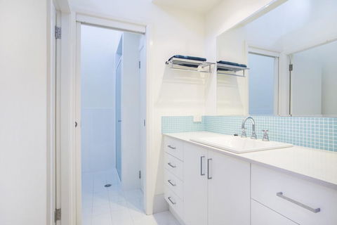 33 Bangalow - Narrawallee's Beautiful Bungalow - Accommodation Bookings 1