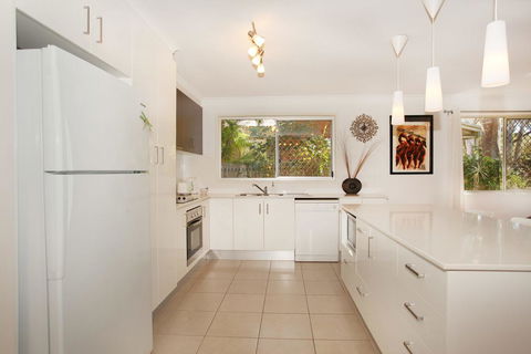 35 Santa Monica Avenue Coolum Beach, Pet Friendly, Linen Included - Accommodation Bookings 3