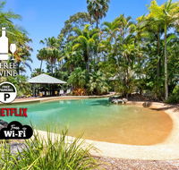 3BR Beach Escape AC Pool Tennis Wine Coffee Netflix - Accommodation Bookings