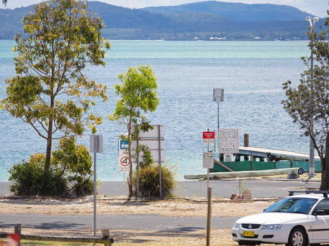 4 'Villa Ellisa', 10 Columbia Close - Beautiful Unit With Beautiful Water Views At Little Beach - Accommodation Bookings 1