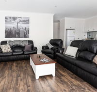 4 Bedroom Inner City Townhouse - SLEEPS 9 