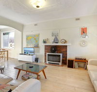 4 MONTROSE AVE - retro home in the heart of town - Accommodation Bookings
