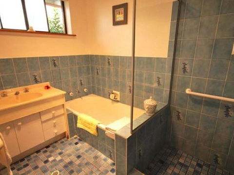 41 Leonard Avenue- Pet Friendly, Boat Parking & Aircon - Accommodation Bookings 1