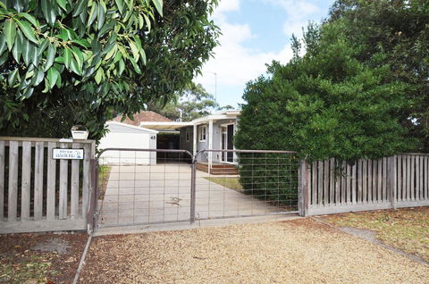 45 HALFORD - PET FRIENDLY - Accommodation Bookings 0