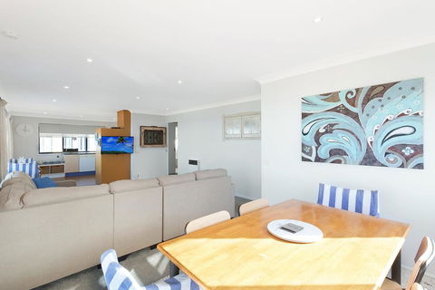 45 Hillside Cres Beach House - Accommodation Bookings 3