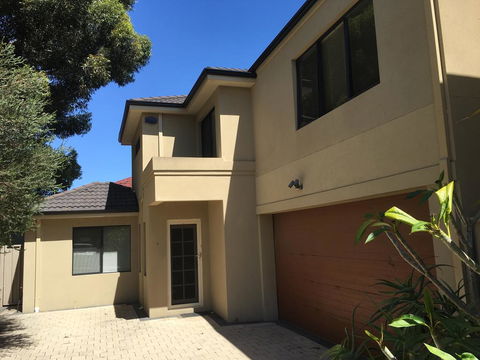 4x3 Townhouse In Rivervale - Accommodation Bookings 0