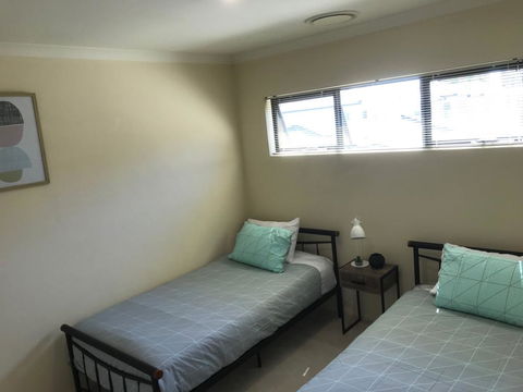 4x3 Townhouse In Rivervale - Accommodation Bookings 2